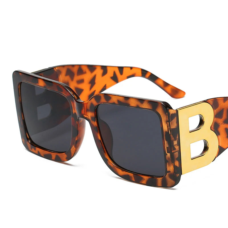 Classic Black Luxury Brand Women's sunglasses Ladies Trendy Designer Square Sun Glasses Retro B-Decorative Shades Eyewear UV400