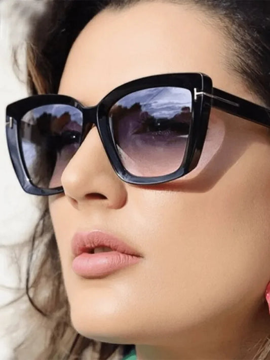 Vintage Oversized Cat Eye Sunglasses Women Designer Rivet T Detail UV400 Fashion Square Gradient Color Sunglasses Accessories