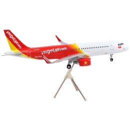 Airbus A320 Commercial Aircraft 'VietJet Air' White and Red 'Gemini 200' Series 1/200 Diecast Model Airplane by GeminiJets