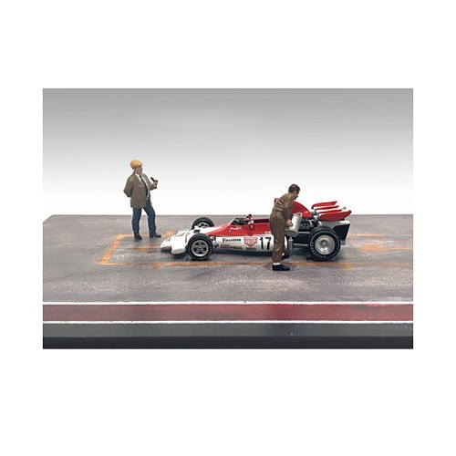 'Race Day' Two Diecast Figures Set 4 for 1/43 Scale Models by American Diorama