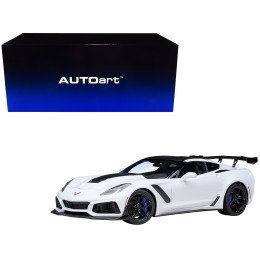 2019 Chevrolet Corvette C7 ZR1 Arctic White with Carbon Top 1/18 Model Car by Autoart