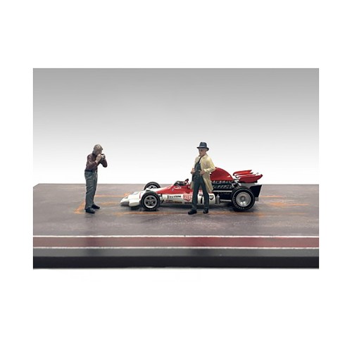 'Race Day' Two Diecast Figures Set 3 for 1/43 Scale Models by American Diorama