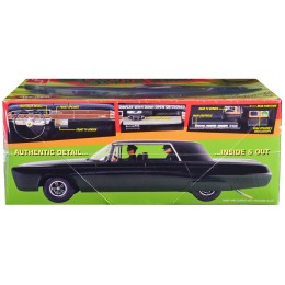 Skill 2 Model Kit Black Beauty 'The Green Hornet' (1966–1967) TV Series with Green Hornet and Kato Figures 1/25 Scale Model by AMT