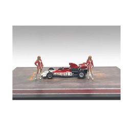 'Race Day' Two Diecast Figures Set 6 for 1/43 Scale Models by American Diorama