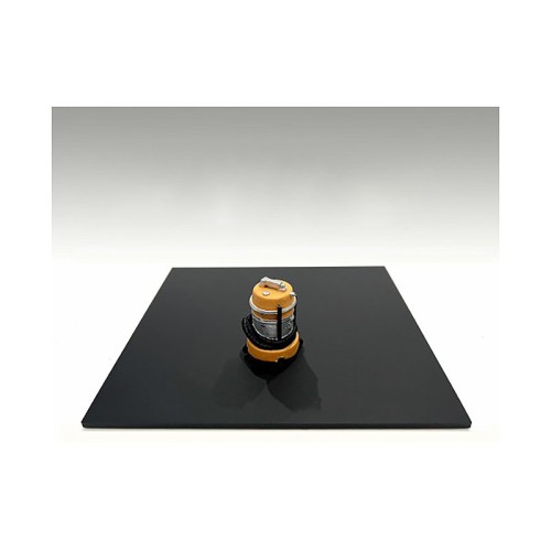 'Detail Masters' Figure 6 (Wet/Dry Vac) for 1/24 Scale Models by American Diorama