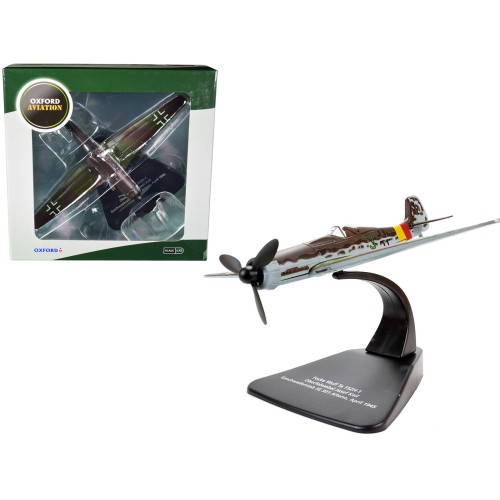 Focke-Wulf Ta 152 H-1 Fighter Plane Pilot: Oberfelwebel Josef Keil Geschwaderstab JG 301 Alteno April (1945) 'Oxford Aviation' Series 1/72 Diecast Model Airplane by Oxford Diecast