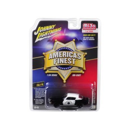 1970 Chevrolet Camaro Z28 California Highway Patrol (CHP) Black and White 'America's Finest' Limited Edition to 3600 pieces Worldwide 1/64 Diecast Model Car by Johnny Lightning