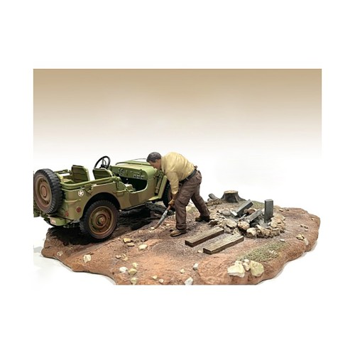 '4X4 Mechanic' Figure 4 for 1/18 Scale Models by American Diorama
