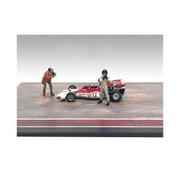 'Race Day' Two Diecast Figures Set 2 for 1/43 Scale Models by American Diorama