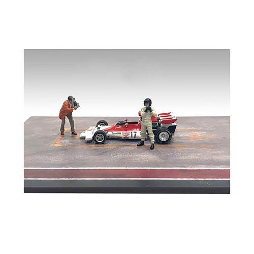 'Race Day' Two Diecast Figures Set 2 for 1/43 Scale Models by American Diorama