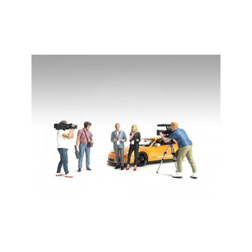 'On-Air' 6 piece Figures and Accessory Set for 1/24 Scale Models by American Diorama