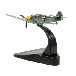 Messerschmitt Bf 109E-4 Fighter Plane Pilot: Hauptmann Wolfgang Lippert GrpKdr II/JG 27 (1940) 'Oxford Aviation' Series 1/72 Diecast Model Airplane by Oxford Diecast