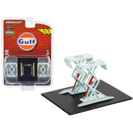 Automotive Double Scissor Lift 'Gulf Oil' Light Blue 'Double Scissor Lifts' Series 1 1/64 Diecast Model by Greenlight